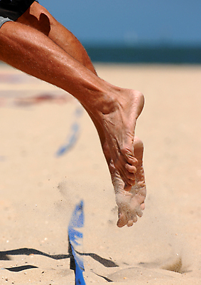 포토 JPG 해외이미지 모래 스포츠 포즈 발 서브 건강 운동 배구 흥분 해외포토 감정 신체부위 구기 파일형식 이미지허브