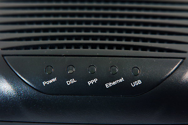 포토 JPG 해외이미지 산업 인터넷 전자제품 컴퓨터 검은색 힘 장비 흰색 그물 네트워크 서핑 연결 USB 모험가 신호 전자 볼트 인터넷주소 고립 모뎀 전압 해외포토 컬러 공구 수상스포츠 파일형식 이미지허브