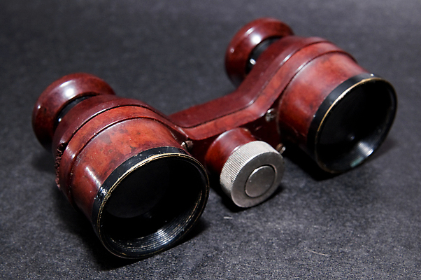 포토 JPG 해외이미지 전통 응시 문화 안경 백그라운드 유리 이벤트 금속 검은색 쌍안경 무대 극장 오브젝트 부식 싱글 과거 연극 구식 놋쇠 옛날 오페라 광학 해외포토 시선 잡화 컬러 컨셉 재질 문화예술 망원경 파일형식 이미지허브