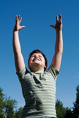 포토 JPG 해외이미지 구름 1 손 교육 남자 어린이 스포츠 포즈 장난 공 학교 놀이 하늘 건강 사람 소년 야외 파란색 청춘 세계 운동 태양 지구본 유행 자유 잡기 우승 던지기 배구 오브젝트 클럽 각도 쉬는시간 사춘기 해외포토 자연요소 컬러 컨셉 모션 휴식 신체부위 구기 최고 파일형식 이미지허브