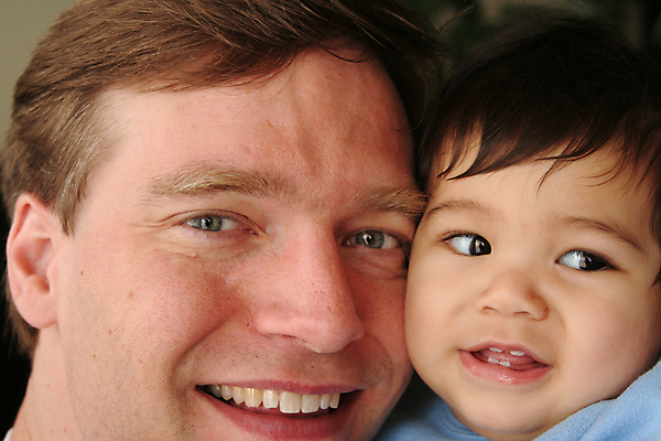 포토 JPG 해외이미지 백인 웰빙 행복 아들 가족 관계 태국 갈색머리 함께함 실내 건강 사랑 미소 웃음 동양인 소년 머리 기쁨 표현 아기 잡기 아빠 결합 스칸디나비아 유대감 혼혈 정확 해외포토 서양인 헤어스타일 남자 감정 아시아 어린이 컨셉 모션 표정 사람 인종 내부 신체부위 다문화 파일형식 이미지허브