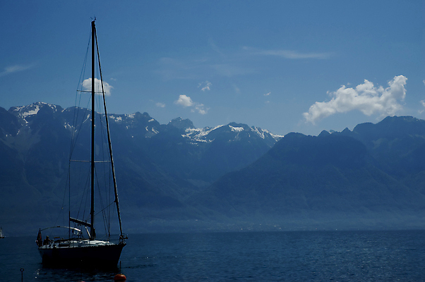 포토 JPG 해외이미지 템플릿 호수 파도 백그라운드 자연 산 항해 파노라마 취미 가로 물 파란색 봄 흰색 고급 고독 정박 스위스 순수 범선 타운 산봉우리 돛대 천진난만 선박 완전 부족함 산맥 해외포토 자연요소 계절 감정 유럽 바다 컬러 컨셉 수상교통 배_교통 촬영기법 도시 생태계 봉우리 파일형식 이미지허브