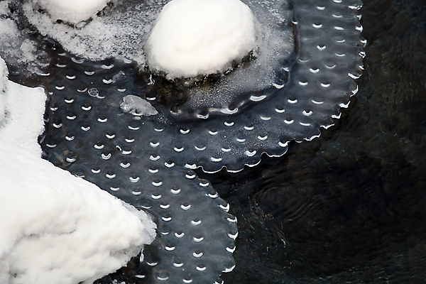 포토 JPG 해외이미지 계절 백그라운드 겨울 패턴 자연 유리 표면 날씨 추상 야외 물 강 냉동 얼음 흐름 추위 흰색 신선 투명 닫기 시원함 크리스탈 순수 묘사 질감 서식 서리 온도 고드름 내추럴 눈내림 해외포토 자연요소 컬러 컨셉 무늬 모션 재질 눈_날씨 광석 생태계 파일형식 이미지허브