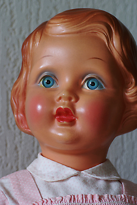 포토 JPG 해외이미지 얼굴 인형 놀이 파란색 장난감 머리 입 닫기 60대 플라스틱 눈썹 피부 향수 입술 코 턱 고립 옛날 해외포토 노년 컬러 모션 재질 신체부위 화장품 파일형식 이미지허브