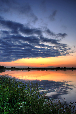포토 JPG 해외이미지 구름 해외풍경 호수 자연 하늘 사람없음 야외 여름 반사 일몰 풀 야간 폴란드 해외포토 자연요소 식물 해외 계절 유럽 풍경 노을 생태계 파일형식 이미지허브