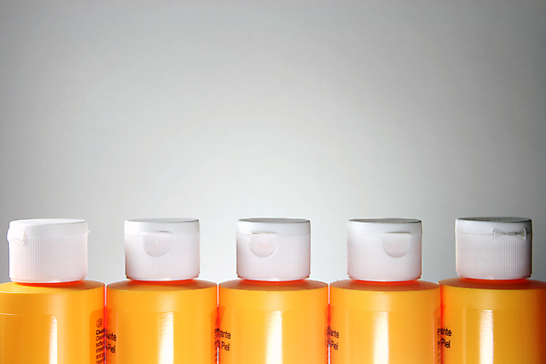 포토 JPG 해외이미지 산업 백그라운드 컨셉 포장 실내 옆모습 노란색 화장품 성장 흰색 오픈 액체 보호 씻기 정상 컨테이너 피부 크림 플라스크 오브젝트 비누 팩 화학물질 해외포토 뷰포인트 컬러 실험기구 내부 신체부위 위생용품 뷰티 청결 화학 파일형식 이미지허브