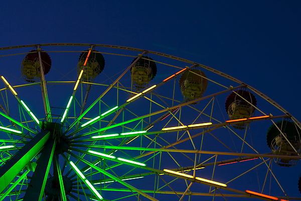 포토 JPG 해외이미지 공원 어린이 여행 비즈니스 전구 가족 자국 휴가 조명 컬러풀 축제 어둠 낭만 바퀴 원형 야간 서커스 속도 회전 네온 롤러 회전목마 공평 돌리기 테마 해외포토 자연요소 도형 공공시설 컬러 컨셉 관계 모션 사람 놀이기구 파일형식 이미지허브