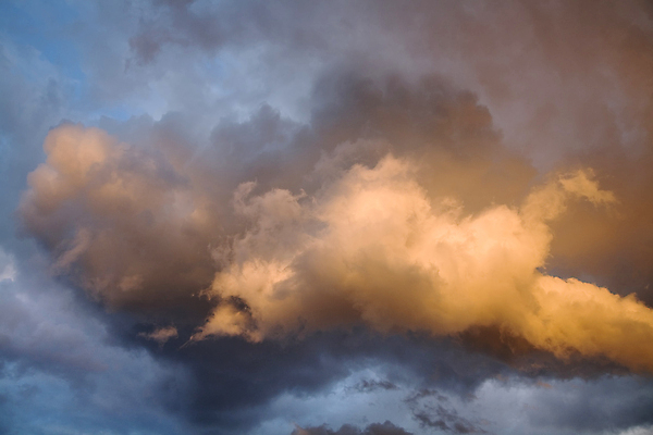 포토 JPG 해외이미지 구름 계절 백그라운드 패턴 자연 하늘 바람 날씨 풍경 사람없음 야외 여름 파란색 빛 햇빛 뷰티 우주 환경 어둠 희망 힘 침묵 황혼 일몰 회색 광선 흰색 야간 생태계 장면 폭풍 천국 흐림 내추럴 뇌우 해외포토 자연요소 감정 컬러 무늬 태양 노을 소리 파일형식 이미지허브