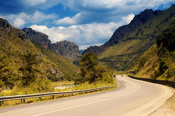 포토 JPG 해외이미지 구름 도로 여행 자동차 자연 산 풍경 사람없음 굴곡 해외포토 자연요소 길 육상교통 교통시설 생태계 파일형식 이미지허브