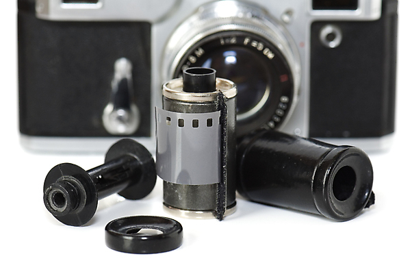 포토 JPG 해외이미지 실내 사람없음 아웃포커스 빈티지 오브젝트 흰배경 복고 사진필름 필름카메라 해외포토 백그라운드 컨셉 촬영기법 내부 카메라 흰색 필름 파일형식 이미지허브