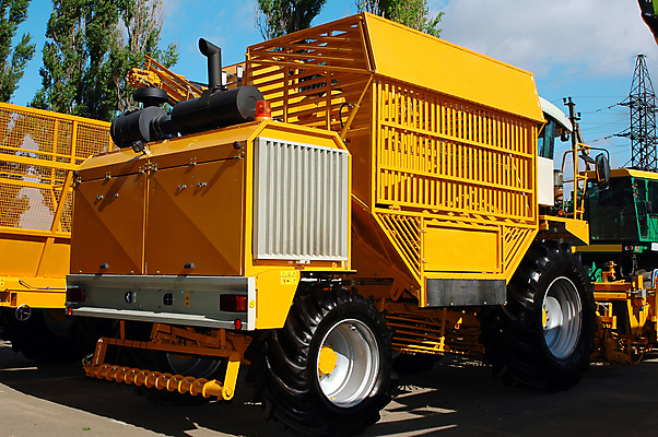 포토 JPG 해외이미지 농업 오렌지 새로움 사람없음 노란색 결합 전시회 우크라이나 해외포토 유럽 산업 컬러 컨셉 과일 전시 파일형식 이미지허브