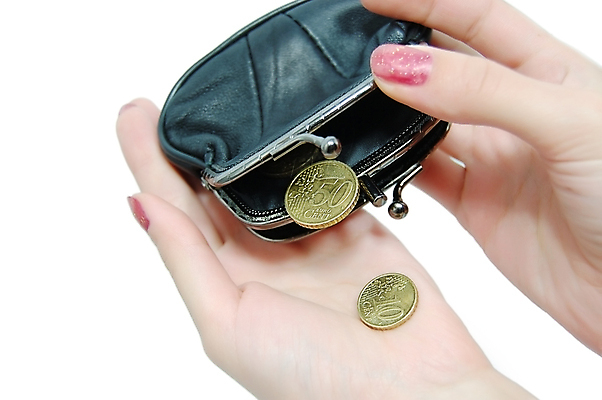 포토 JPG 해외이미지 손 여자 종교 돈 비즈니스 손가락 주택 손바닥 사람 사람없음 금융 금속 동전 거래 저축 엄지손가락 흰색 잡기 지갑 구매 가난 가죽 심볼 사인 주기 팔 보물 페니 해외포토 컬러 컨셉 모션 재질 건물 신체부위 경제 쇼핑 재산 파일형식 이미지허브