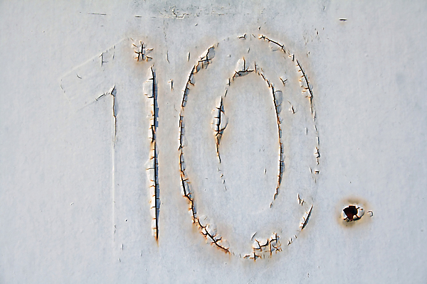 포토 JPG 해외이미지 날씨 사람없음 숫자 금속 페인트 흰색 10 구멍 암호 부식 질감 윤곽 산화 썩음 카운트 해외포토 문자 컬러 재질 파일형식 이미지허브