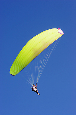 포토 JPG 해외이미지 주간 남자 하늘 한명 사람 성인 야외 비행 낙하산 패러글라이딩 글라이더 성인남자한명만 해외포토 자연요소 1 스포츠 남자한명만 성인남자만 파일형식 이미지허브