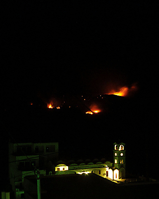 포토 JPG 해외이미지 섬 불 산 사람없음 교회 야간 위험 그리스 해외포토 자연요소 유럽 컨셉 종교건축 건물 파일형식 이미지허브