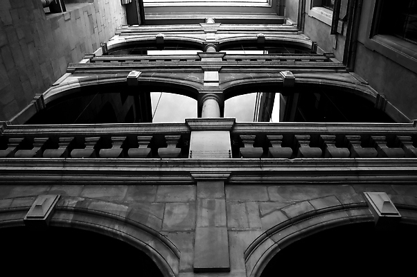 포토 JPG 해외이미지 생각 곡선 건축양식 교실 유리 벽돌 사람없음 가로 반사 검은색 강사 원형 고급 명상 아치 반사경 해외포토 도형 직업 교육 건축 선 컬러 컨셉 학교 재질 파일형식 이미지허브