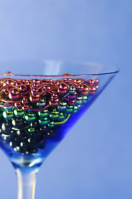 포토 JPG 해외이미지 음료 곡선 공 유리 사람없음 빛 반사 금속 보라색 흰색 칵테일 제조 보석 유리그릇 마티니 티타늄 피어싱 카피스페이스 해외포토 그릇 선 컬러 장신구 재질 주류 공백 원소 광석 파일형식 이미지허브