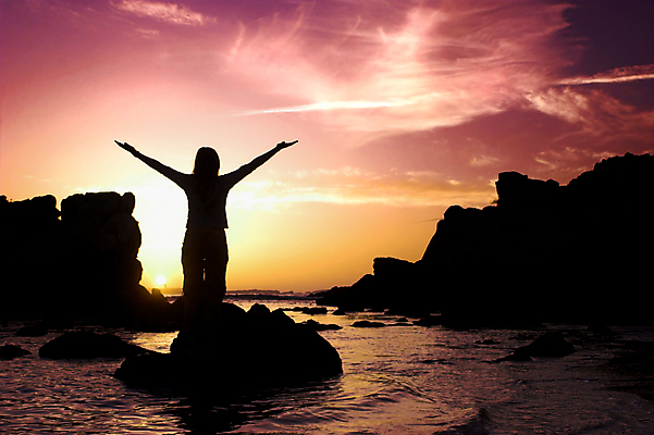 포토 JPG 해외이미지 전신 여자 행복 실루엣 물결 여행 하늘 한명 성인 해변 야외 뒷모습 태양 일몰 만세 자유 성인여자한명만 해외포토 자연요소 1 감정 바다 뷰포인트 컨셉 모션 촬영기법 사람 노을 여자한명만 성인여자만 파일형식 이미지허브