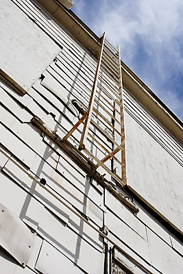 포토 JPG 해외이미지 사다리 하늘 사람없음 건물 흰색 긴급 버리기 오르기 단계 해외포토 건축물 컬러 모션 도구 파일형식 이미지허브