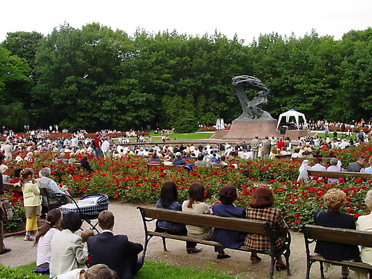 포토 JPG 해외이미지 공원 음악 조각 놀이 사람없음 야외 콘서트 피아노 폴란드 바르샤바 해외포토 공공시설 유럽 문화예술 공연 건반악기 파일형식 이미지허브