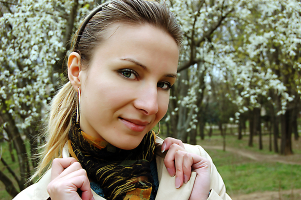 포토 JPG 해외이미지 나무 식물 라이프스타일 계절 행복 가방 한명 미소 사람 야외 초록색 유행 봄 벚꽃 흰색 체리 해외포토 1 잡화 꽃 감정 컬러 과일 표정 생활 파일형식 이미지허브