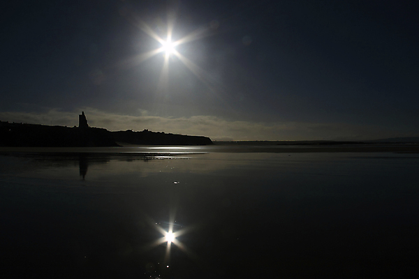 포토 JPG 해외이미지 파도 바다 휴가 사람없음 빛 태양 반사 머리 어둠 절벽 아일랜드 단절 서쪽 해외포토 자연요소 유럽 신체부위 방향 파일형식 이미지허브
