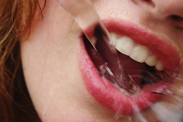 포토 JPG 해외이미지 얼굴 사람없음 물 입 개울 붓기 치아 갈증 입술 코 턱 해외포토 자연요소 모션 신체부위 강 소화기관 파일형식 이미지허브