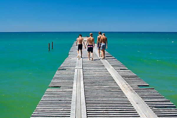 포토 JPG 해외이미지 어린이 바다 장난 놀이 휴가 함께함 사람 소년 사람없음 목재 물 파란색 갈색 항구 수영 우정 젖음 4 선탠 씻기 휴양지 형제 남쪽 많음 해외포토 자연요소 나무 남자 컬러 컨셉 재료 가족 교통시설 친구 숫자 청결 장소 수상스포츠 방향 파일형식 이미지허브