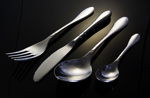 포토 JPG 해외이미지 식기 접시 음식 포크 탁자 사람없음 세트 금속 주방 숟가락 식사 저녁식사 카페 기구 칼 은색 먹기 설정 고립 해외포토 컬러 가구 모션 재질 수저 상점 파일형식 이미지허브