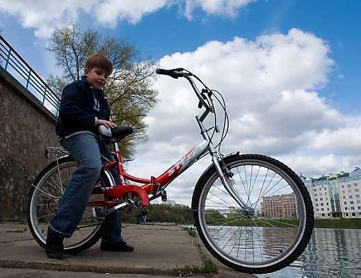 포토 JPG 해외이미지 구름 여행 하늘색 자연 하늘 표면 잉글랜드 소년 사람없음 물 파란색 빛 강 반사 탑 항구 자전거 거울 흰색 도시 개울 센터 플랫 시원함 장면 타운 흐림 부둣가 건너기 해외포토 자연요소 건축물 남자 어린이 컬러 교통시설 모션 날씨 영국 바이크 생태계 파일형식 이미지허브
