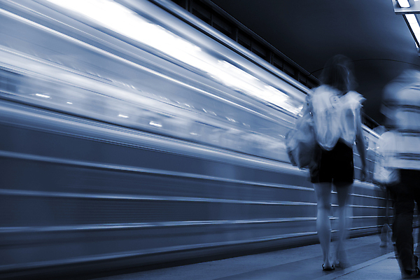 포토 JPG 해외이미지 여자 실루엣 여행 비즈니스 건축양식 교통시설 모션 실내 사람 사람없음 파란색 글로벌 여행객 걷기 짐 도시 그룹 전철 역 군중 도착 출발 역동적 대문 문학 승객 떠남 블러 해외포토 건축 육상교통 컬러 교통 컨셉 대중교통 촬영기법 내부 문 시설 파일형식 이미지허브