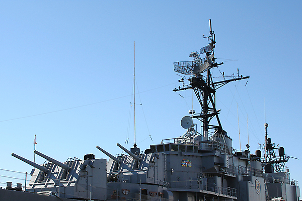 포토 JPG 해외이미지 무기 바다 항해 경비 사람없음 파란색 탑 미국 힘 회색 총 보트 수비 역사 보호 큼 화물선 충돌 갑판 군용 싸움 전쟁 함선 해군 군함 육군 대포 레이더 철강 총포 해외포토 건축물 컬러 컨셉 북아메리카 배_교통 모션 군대 안전 크기 파일형식 이미지허브