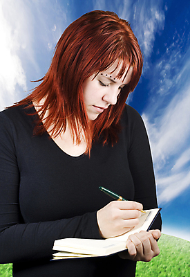 포토 JPG 해외이미지 백인 직업 손 여자 종이 포즈 비즈니스 사업가 텍스트 한명 사람 정장 펜 다이어리 쪽지 공책 거래 기록 업무 비즈니스우먼 자신감 사인 빨간머리 정중 피어싱 해외포토 서양인 1 헤어스타일 옷 감정 컨셉 장신구 문구용품 신체부위 필기구 사무용품 작업 직장인 파일형식 이미지허브