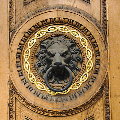 포토 JPG 해외이미지 동물 사람없음 목재 문 금속 반지 오픈 원형 사자 구식 옛날 해외포토 도형 나무 재료 장신구 포유류 재질 파일형식 이미지허브