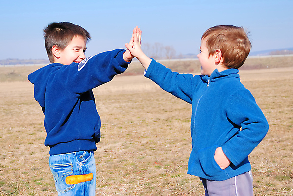 포토 JPG 해외이미지 커플 남자 행복 얼굴 어린이 2 장난 가족 놀이 사랑 웃음 사람 소년 야외 두명 초록색 친구 우정 잡기 결합 작음 동료 5 주근깨 남동생 해외포토 감정 컬러 관계 모션 표정 신체부위 숫자 점 크기 동생 파일형식 이미지허브