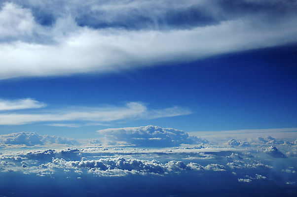 포토 JPG 해외이미지 이동 컨셉 모션 하늘 바람 안테나 사람없음 파란색 평화 흰색 비행 정상 큼 순수 그림 뇌우 수평선 해외포토 자연요소 컬러 통신 날씨 크기 파일형식 이미지허브
