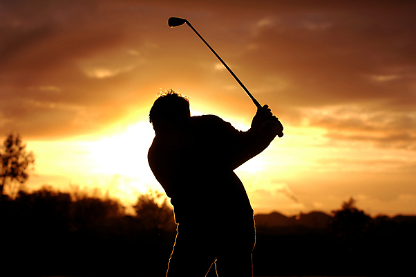 포토 JPG 해외이미지 남자 실루엣 스포츠 골프 아침 사람없음 태양 일출 골퍼 그네 클럽 해외포토 주간 자연요소 운동선수 촬영기법 사람 구기 노을 파일형식 이미지허브