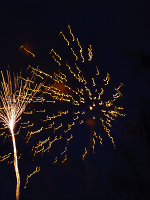 포토 JPG 해외이미지 별 백그라운드 하늘 불 휴가 불꽃 전등 기념 불꽃놀이 사람없음 여름 빛 컬러풀 뷰티 반사 노란색 파티 크래커 축제 어둠 로켓 껍질 축하 4 황금 야간 폭발 기회 파열 7월 독립 해외포토 자연요소 계절 컬러 컨셉 놀이 조명 이벤트 숫자 쿠키 날짜 파일형식 이미지허브