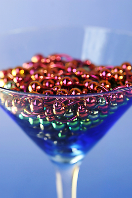 포토 JPG 해외이미지 음료 곡선 공 유리 사람없음 빛 반사 금속 보라색 흰색 칵테일 제조 보석 유리그릇 마티니 티타늄 피어싱 카피스페이스 해외포토 그릇 선 컬러 장신구 재질 주류 공백 원소 광석 파일형식 이미지허브