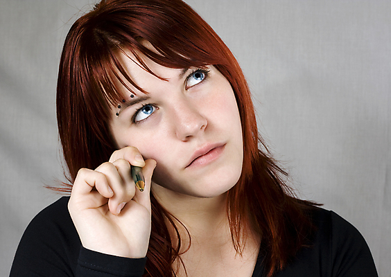 포토 JPG 해외이미지 백인 여자 생각 한명 세로 펜 올려보기 흰색 질문 입술 흰배경 문제 빨간머리 독립 심각 피어싱 해외포토 서양인 1 헤어스타일 컬러 백그라운드 컨셉 장신구 모션 사람 신체부위 필기구 파일형식 이미지허브