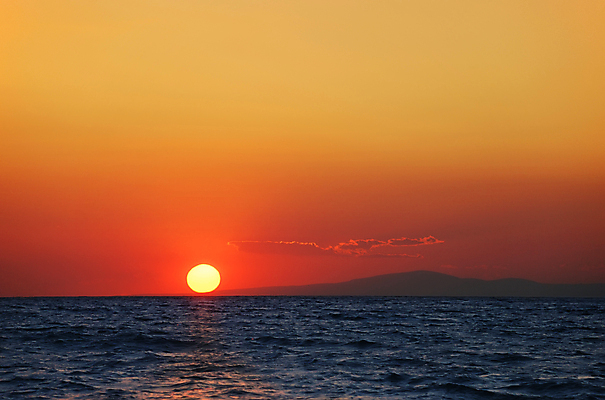포토 JPG 해외이미지 구름 디자인 실루엣 파도 바다 백그라운드 패턴 오렌지 자연 하늘 아침 날씨 휴가 미술 풍경 사람없음 빨간색 물 여름 파란색 빛 스터디 햇빛 태양 반사 노란색 일출 황혼 일몰 새벽 낭만 광선 전원 뜨거움 저녁 질감 마법 천국 내추럴 넘어짐 수평선 해외포토 주간 자연요소 계절 컬러 컨셉 무늬 과일 모션 문화예술 촬영기법 학습 노을 전기에너지 야간 생태계 파일형식 이미지허브