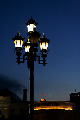 포토 JPG 해외이미지 가로등 하늘 조명 거리 미술 사람없음 야외 장식 여름 빛 노란색 어둠 황혼 새벽 골동품 등불 램프 기둥 도시 황금 야간 저녁 타운 스타일 해외포토 자연요소 계절 공공시설 건축 컬러 문화예술 일몰 파일형식 이미지허브