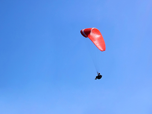 포토 JPG 해외이미지 스포츠 포즈 날개 오렌지 자연 하늘 취미 사람없음 빨간색 여름 파란색 컬러풀 점프 자유 흰색 비행 스웨터 스카이다이빙 낙하산 노력 글라이더 무료 스타일 해외포토 계절 컬러 컨셉 상의 과일 모션 익스트림스포츠 생태계 파일형식 이미지허브