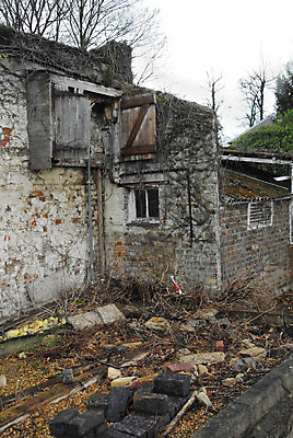 포토 JPG 해외이미지 나무 건축양식 하늘 벽돌 사람없음 햇빛 도시 파편 저녁 런던 파멸 해외포토 식물 건축 컨셉 영국 태양 야간 파일형식 소멸 이미지허브