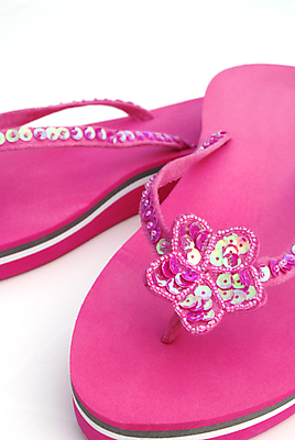 포토 JPG 해외이미지 옷 줄 모래 분홍색 여행 신발 목걸이 휴가 휴식 사람없음 태양 유행 맑음 줄무늬 샌들 구슬 휴양지 해외포토 자연요소 컬러 컨셉 무늬 장신구 날씨 장소 파일형식 이미지허브