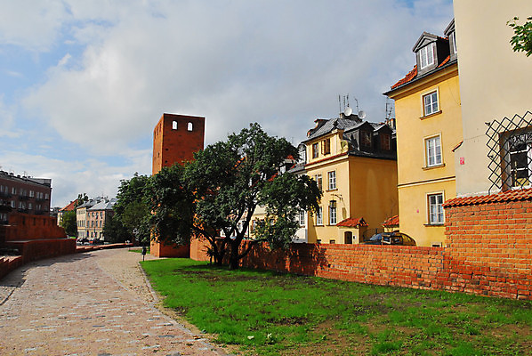 포토 JPG 해외이미지 나무 벽 하늘 사람없음 건물 햇빛 구시가지 옛날 바르샤바 해외포토 식물 건축물 태양 폴란드 파일형식 이미지허브
