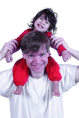 포토 JPG 해외이미지 백인 웰빙 남자 행복 문화 아들 어린이 가족 태국 함께함 건강 사랑 안전 동양인 소년 두명 빨간색 흰색 자녀 아기 잡기 아빠 승차 결합 어깨 다문화 다인종 목 다민족 걸음마 스칸디나비아 혼혈 정확 해외포토 서양인 감정 아시아 컬러 컨셉 관계 모션 사람 인종 신체부위 사회이슈 파일형식 이미지허브