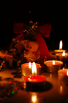 포토 JPG 해외이미지 나무 전통 계절 크리스마스 겨울 촛불 공 불 휴가 불꽃 천사 조명 그림자 사람없음 장식 초록색 빛 장난감 화환 기쁨 피규어 기도 축하 인사 화려 영혼 황금 야간 저녁 12월 신성 빛망울 숭배 해외포토 자연요소 식물 기념일 꽃 감정 컬러 컨셉 초 미니어처 예절 날짜 파일형식 이미지허브