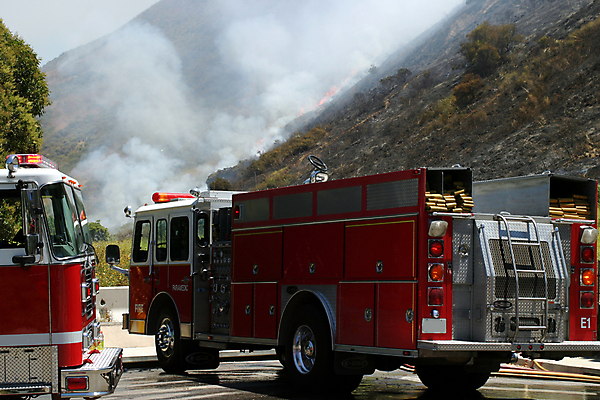 포토 JPG 해외이미지 주간 산 사람없음 야외 소방 화재 소방차 산불 화재진압 해외포토 자연요소 자동차 사건 진압 파일형식 이미지허브