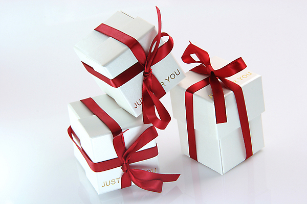 포토 JPG 해외이미지 기념일 결혼 백그라운드 크리스마스 휴가 새로움 발렌타인데이 선물 사랑 사람없음 장식 쇼핑 상자 파티 흰색 축하 생일 황금 컨테이너 활 고립 포장소품 해외포토 감정 산업 컬러 컨셉 포장 데이이벤트 이벤트 오브젝트 포장재료 파일형식 이미지허브